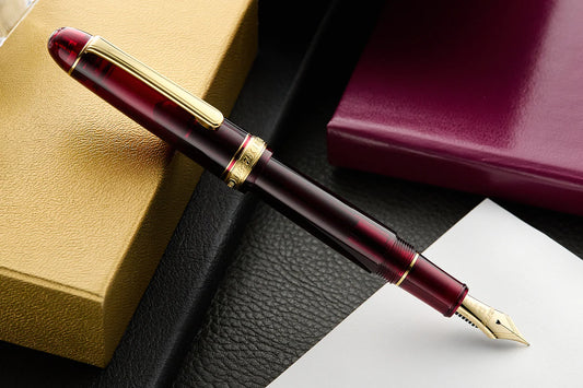 3776 Century Gold Fountain Pen - Platinum